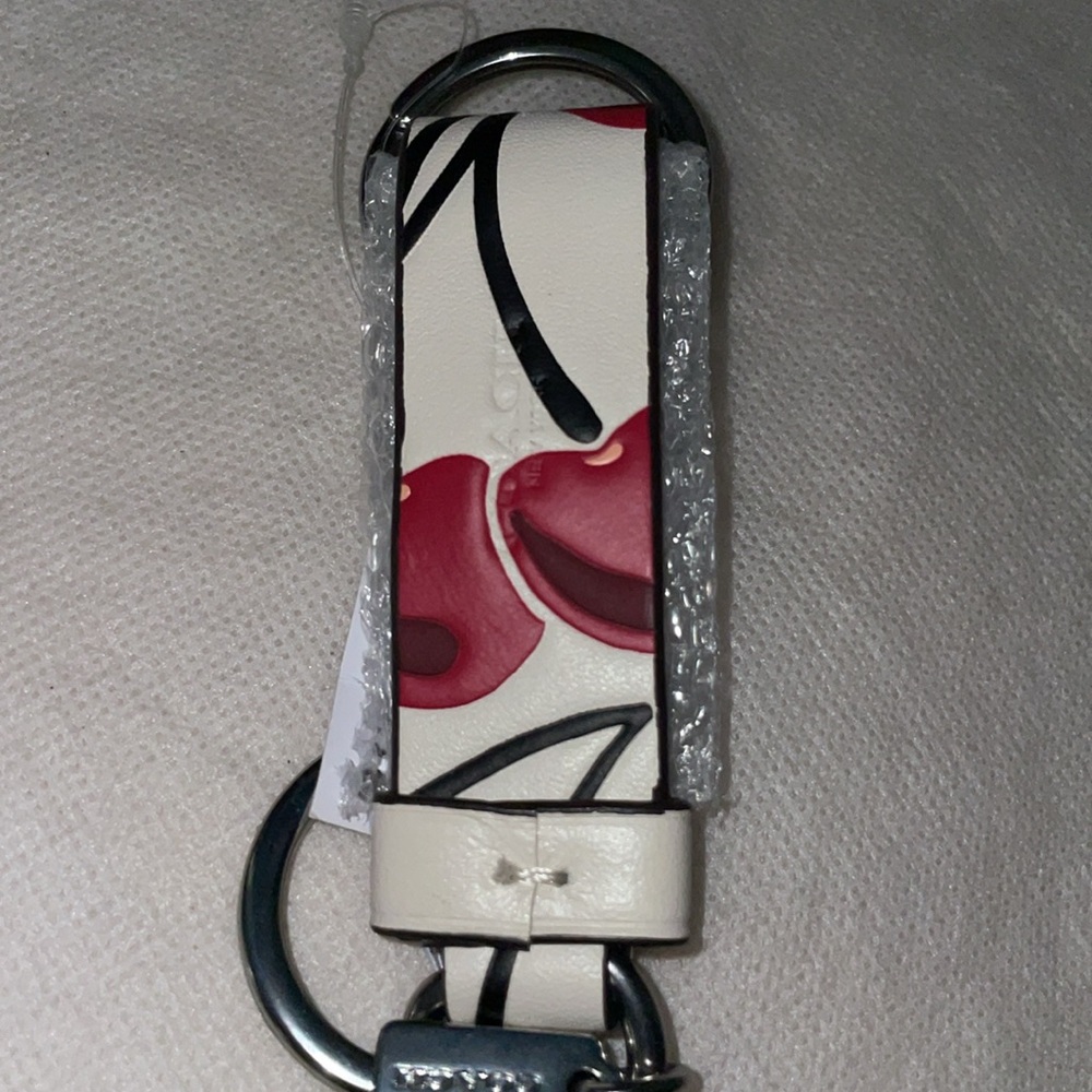 COACH CHERRY CHERRIES PRINT BAG CHARM HANGTAG HANGBAG PURSE VALET KEYRING - Picture 4 of 5